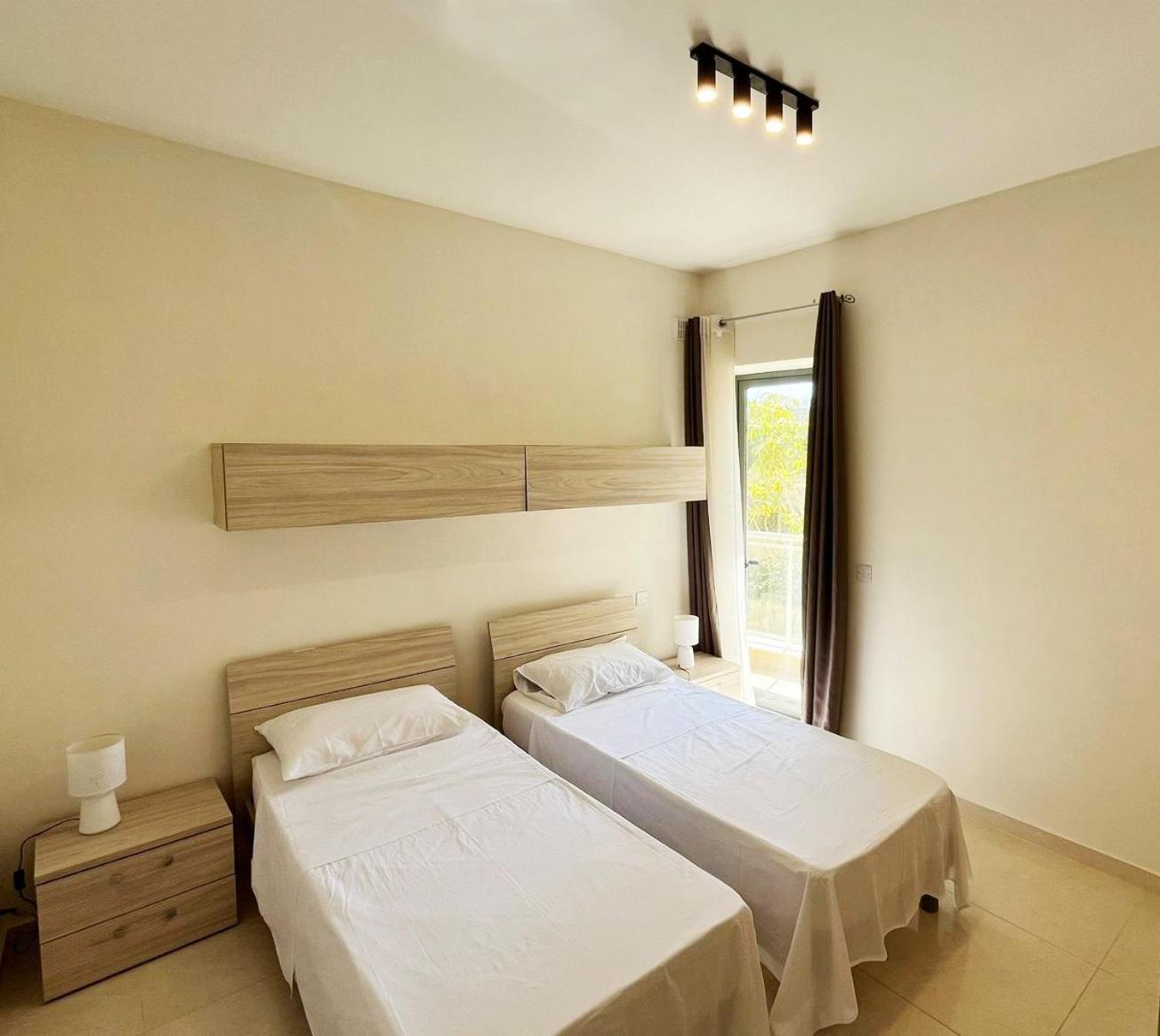 Monita 113, Seaside With Access To Pool And Pleasant Views *